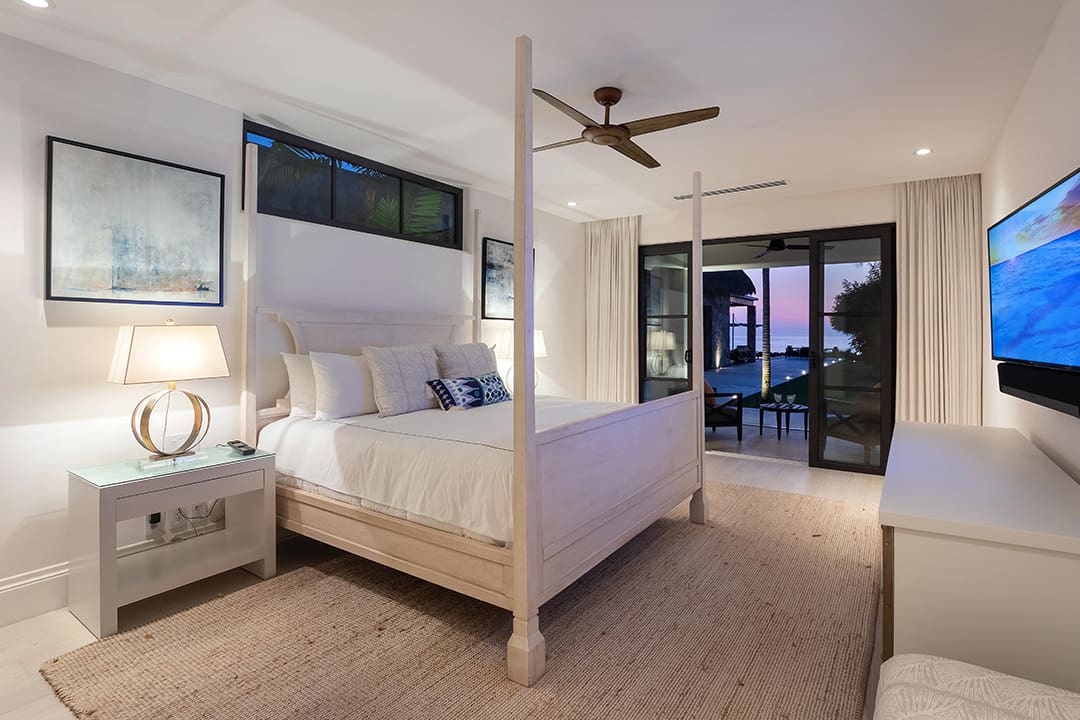 King Bedroom 4 (guest suite) King Bedroom 4 (guest suite)